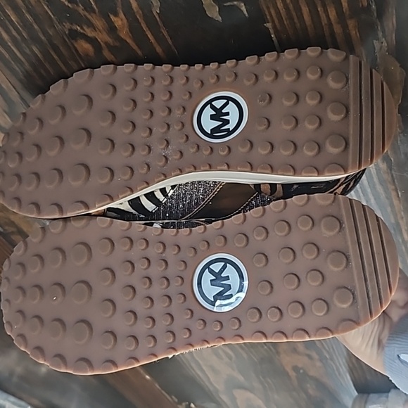 Michael Kors Sneakers - Picture 5 of 10